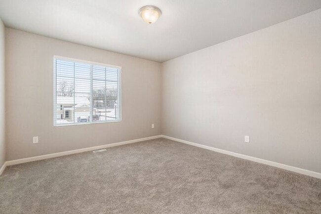 Building Photo - 3155 Alder Dr SW