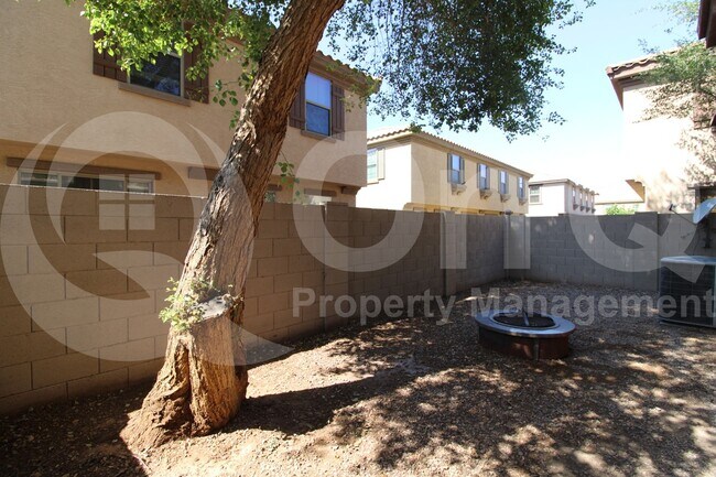 Building Photo - 8147 W Lynwood St