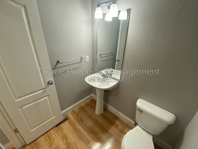 Building Photo - 930 Button Rock Dr