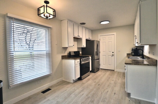 Building Photo - 1053 Newport Harbor