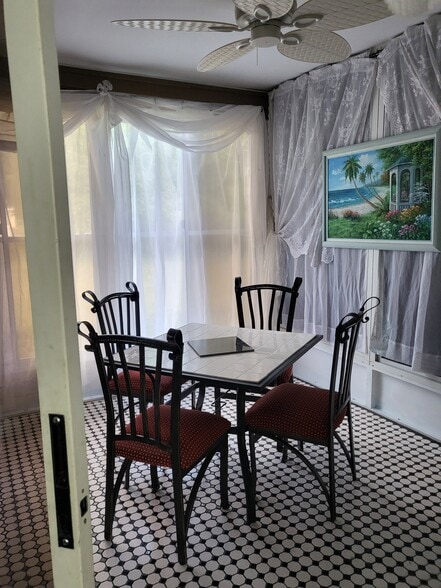 Tiled enclosed lanai - 10871 SW 90th Ct