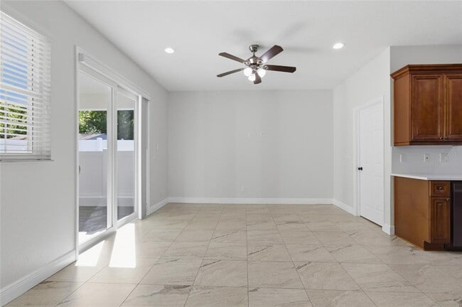 Building Photo - 810 W Whatley Pl