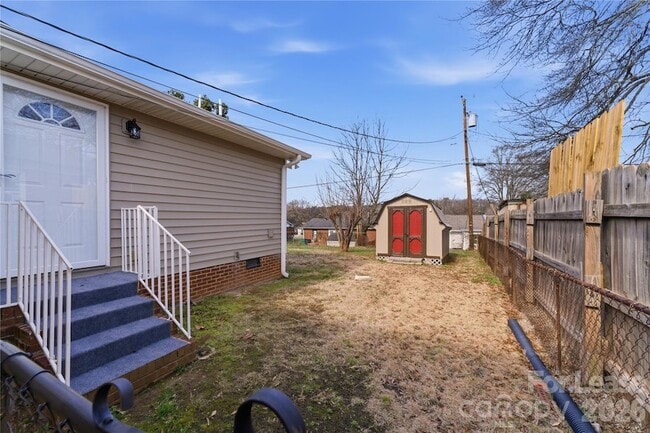 Building Photo - 4000 Fieldcrest Rd