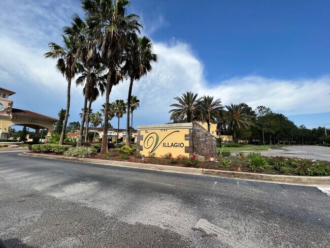 Building Photo - 2 Bed / 2 Bath Upstairs Condo in the Gated...