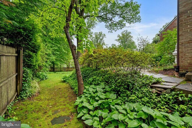 Building Photo - 5222 Duvall Dr