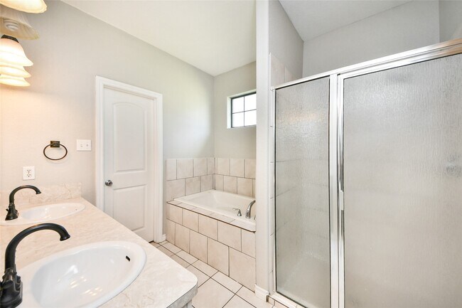 Building Photo - 11004 San Jacinto Dr