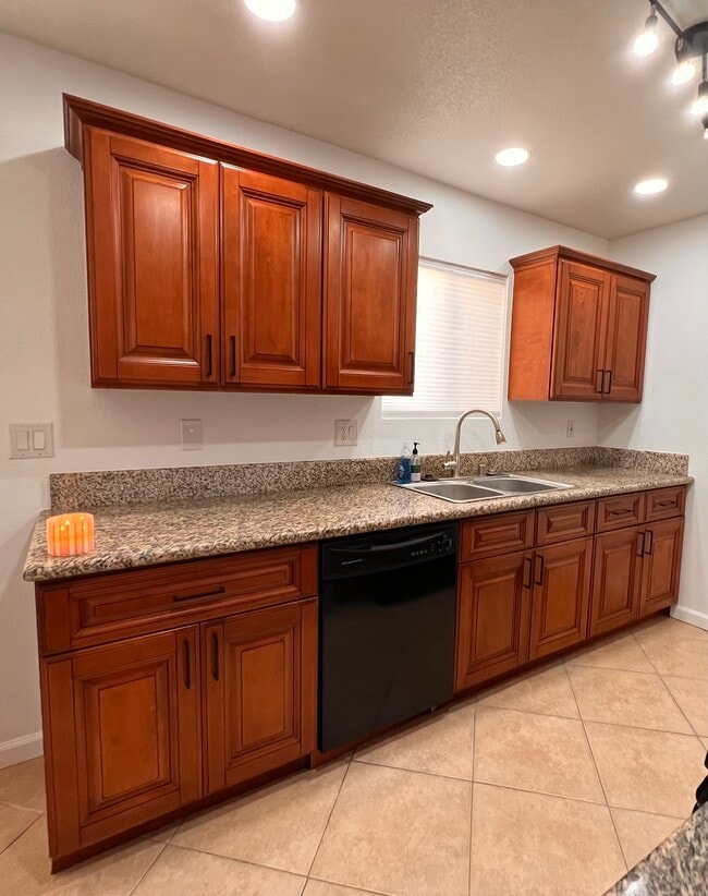 Building Photo - 22724 Figueroa St