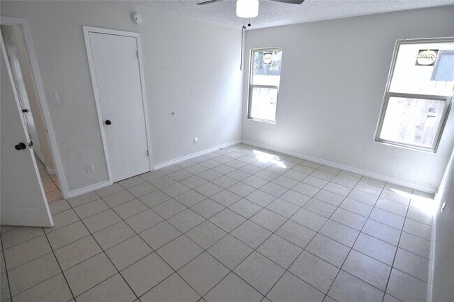 Building Photo - 8809 Piney Point Dr