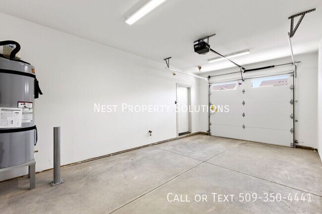 Building Photo - 370 Ivy St NE