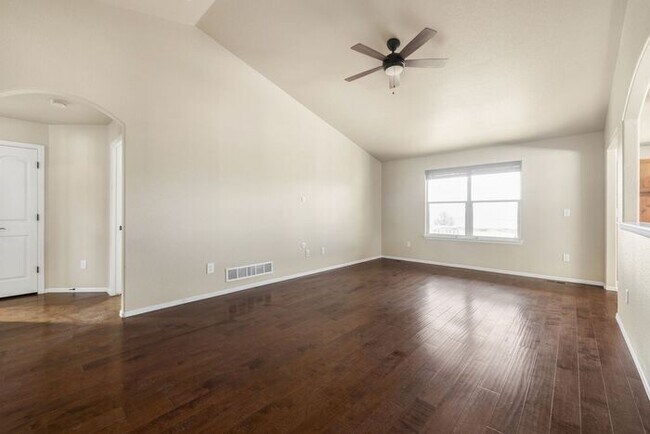 Building Photo - ***WINTER SPECIAL $2695.00 a Month *** 5 b...