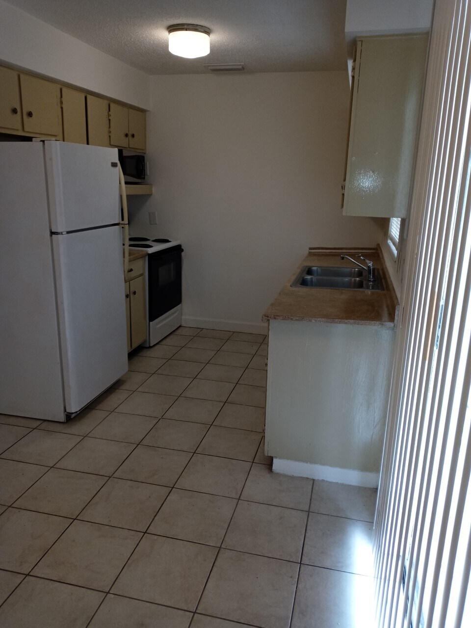 Building Photo - 8034 Orange Ave