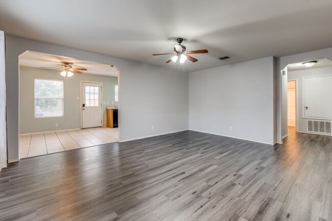 Building Photo - SINGLE-STORY 3-BEDROOM IN CIBOLO