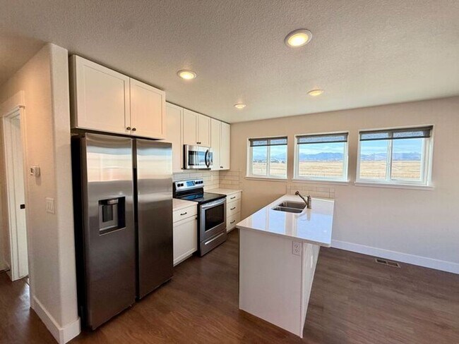 Building Photo - 2837 Urban Pl