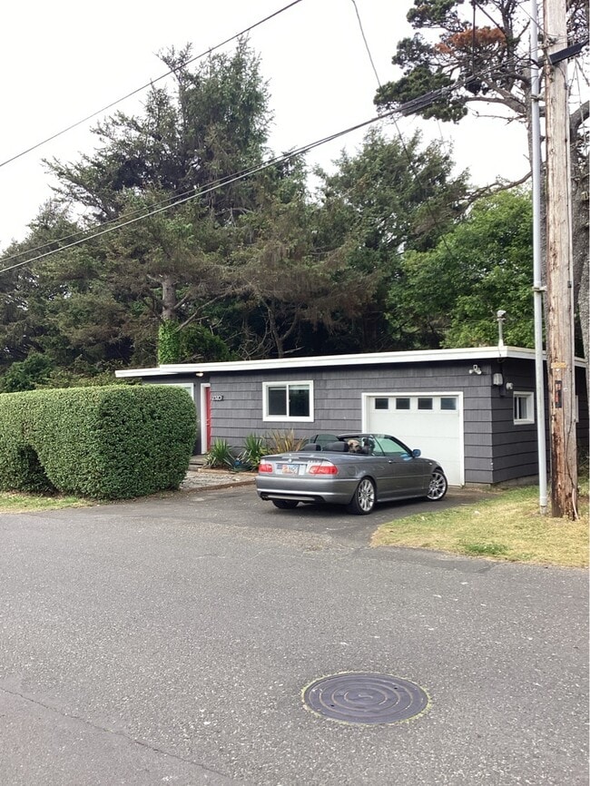 Primary Photo - 2320 NW Jetty Ave