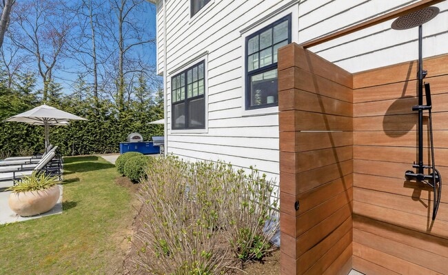 Building Photo - 17 Bayview Rd