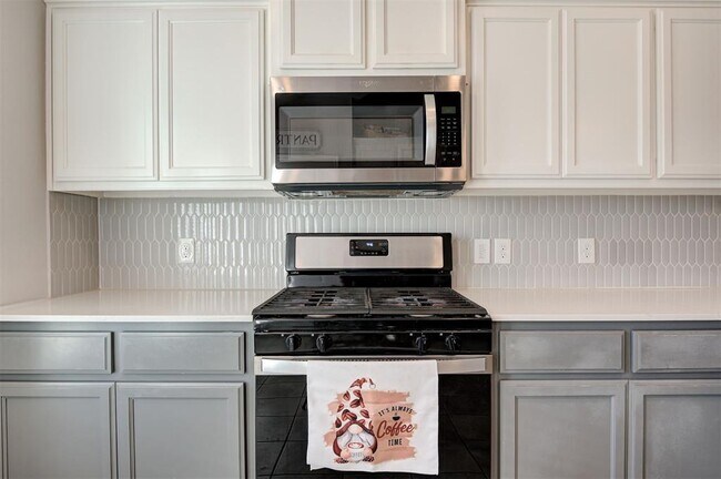 Building Photo - 465 Compass Dr
