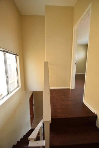 Building Photo - 425 N Alvarado St