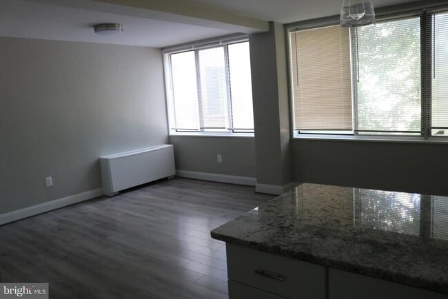 Building Photo - 6621 Wakefield Dr