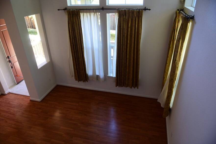 Building Photo - 449 Pariso Terrace