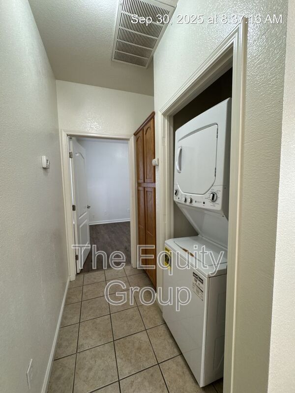 Building Photo - 2918 S Sallee Ct