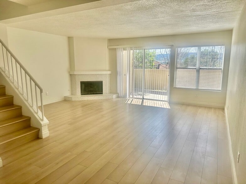 Building Photo - 2731 Erringer Rd