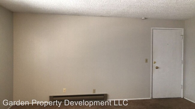 Building Photo - 916 N Forest St
