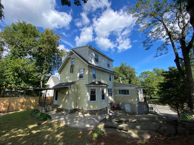 Building Photo - 32 Weaver St