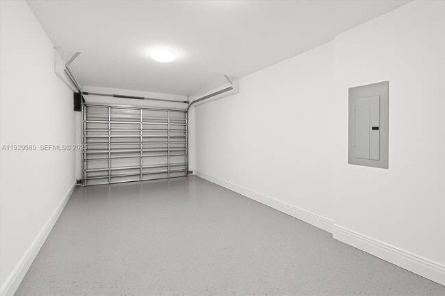 Building Photo - 3458 Day Ave