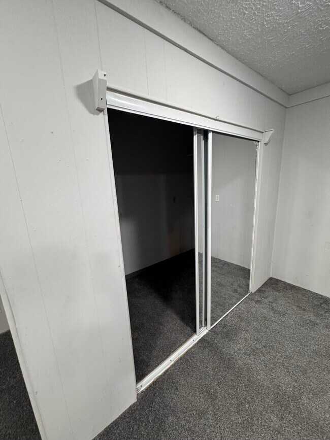 Building Photo - 514 S Pine St