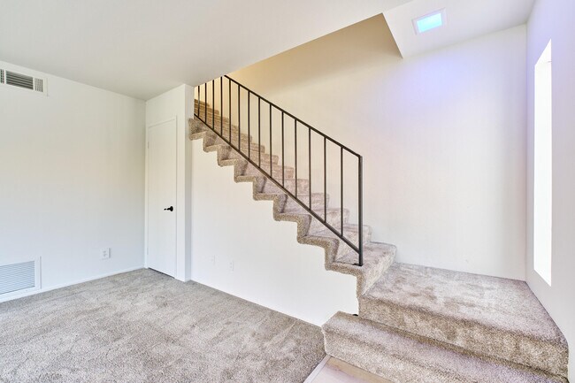 Building Photo - 2420 Los Coyotes Dr