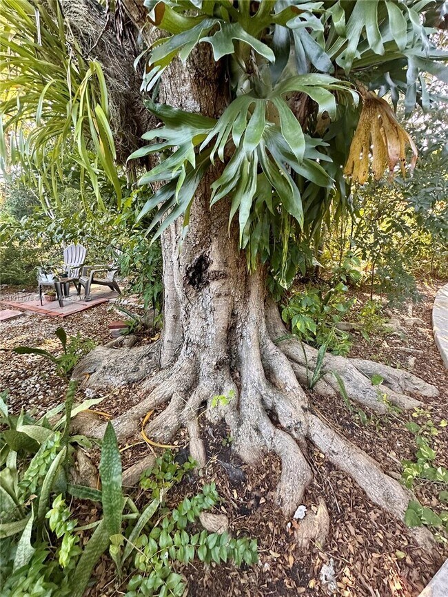 Building Photo - 7940 SW 55th Ave