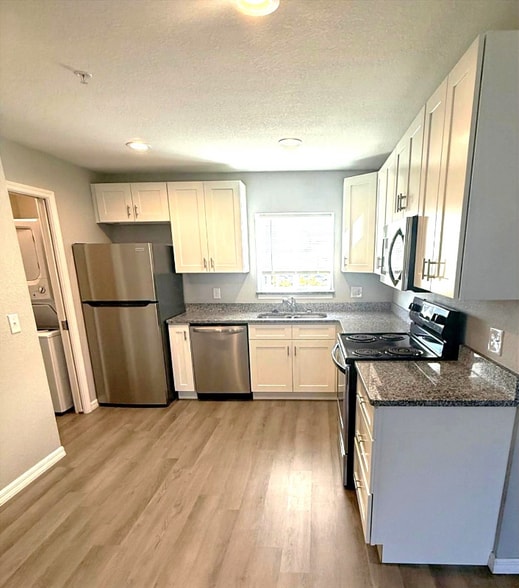 Primary Photo - 1935 Ave O SW