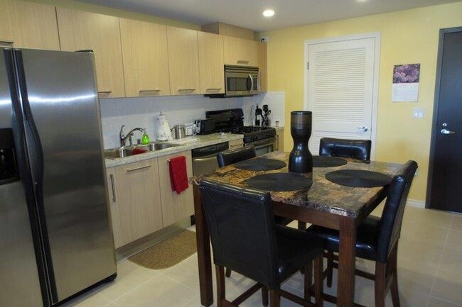 Building Photo - 1431 Pacific Hwy