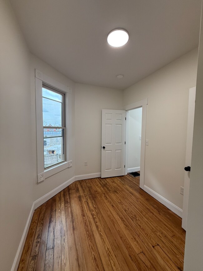 Building Photo - 433 Hanford St