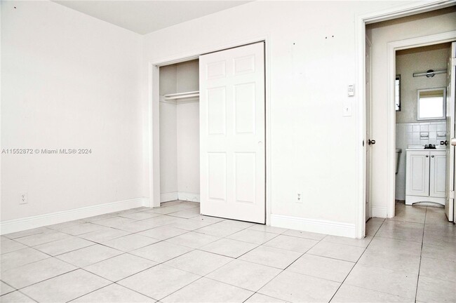Building Photo - 2206 Fillmore St