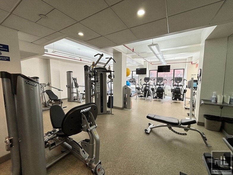 Building Photo - Fourth Avenue