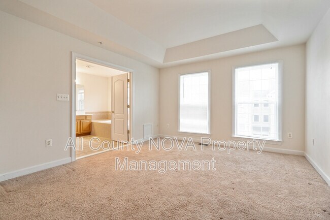 Building Photo - 3546 Carriage Walk Ln