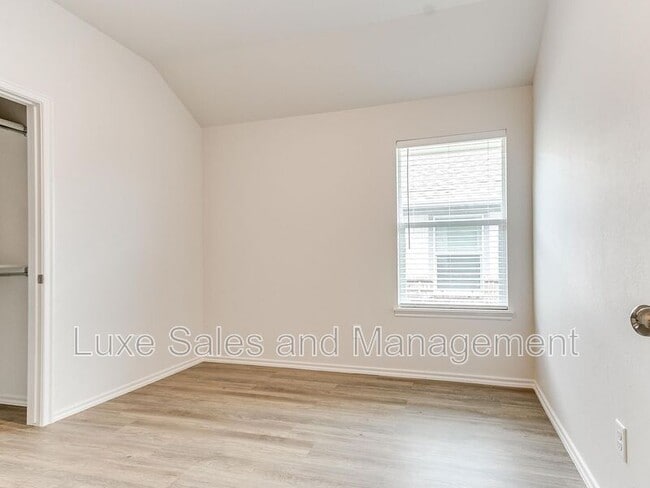 Building Photo - 3801 Franks Wy