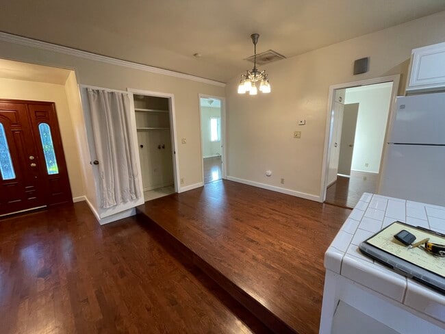 Building Photo - 2360 N Windsor Ave