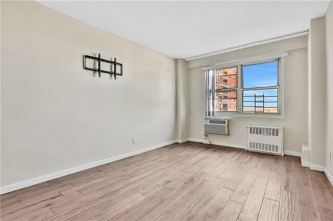 Building Photo - 1 BEDROOM APARTMENT AVAILABLE FOR RENT