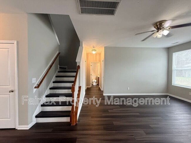 Building Photo - 127 Rosebud Ln