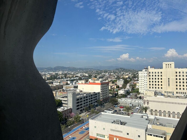 Building Photo - 2404 Wilshire Blvd