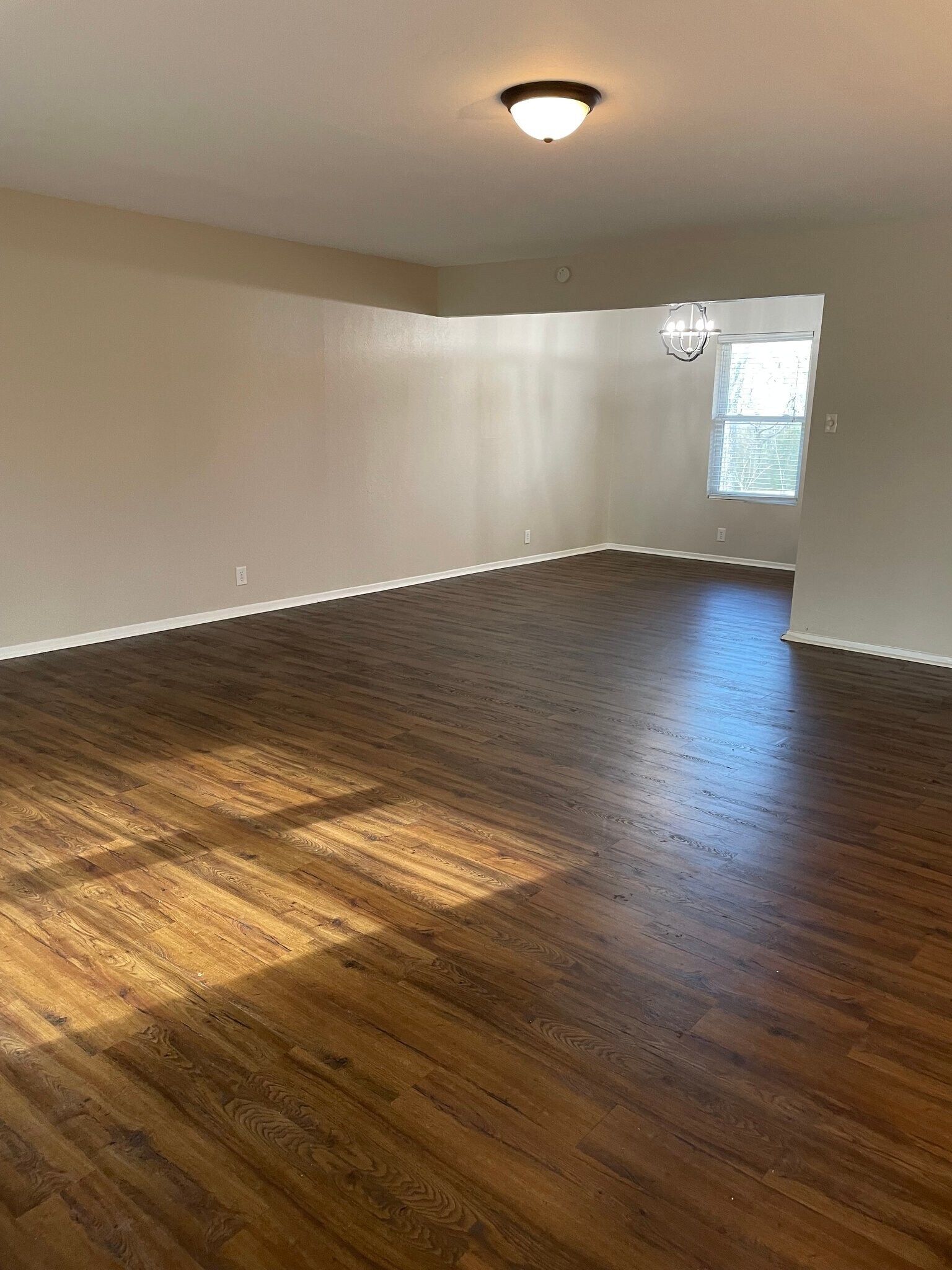 Building Photo - 1225 W Hanna St