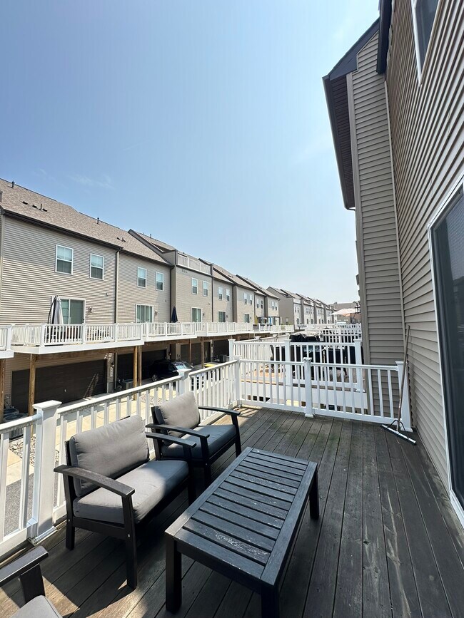 Building Photo - 131 Albany Pl