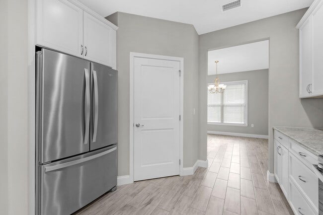 Building Photo - 702 Shady Ln Dr