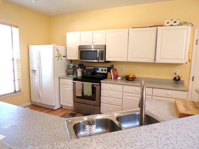 Building Photo - Cozy Hidden Gem in the Heart of Lakewood! ...
