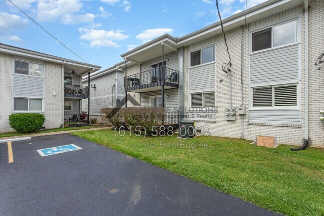 Building Photo - 613 Hillsboro Rd