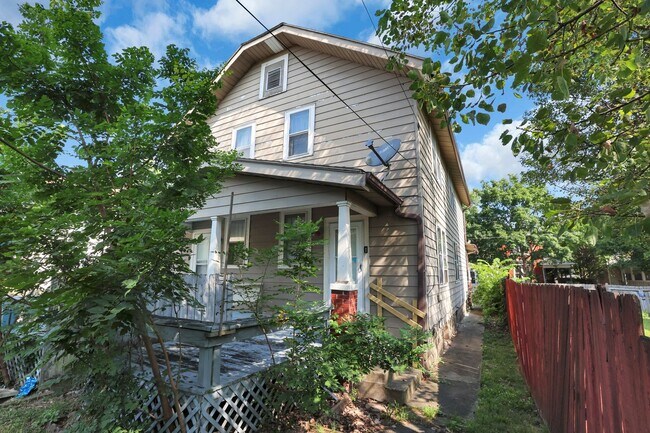 Building Photo - 461-463 Reinhard Ave
