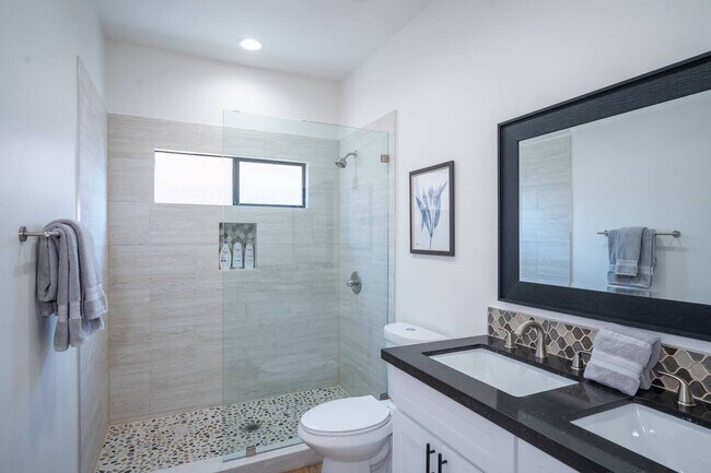 master bath - 54525 Avenida Obregon