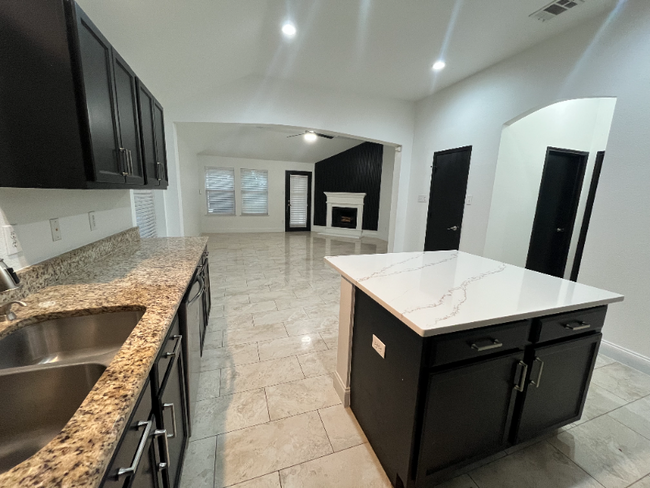 Building Photo - 6304 Spring Ranch Dr